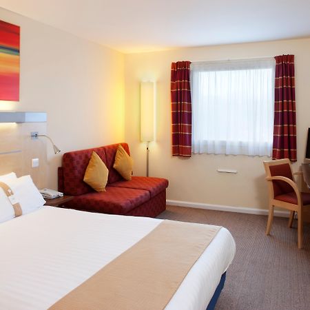 Holiday Inn Express Cardiff Airport, An Ihg Hotel Buitenkant foto