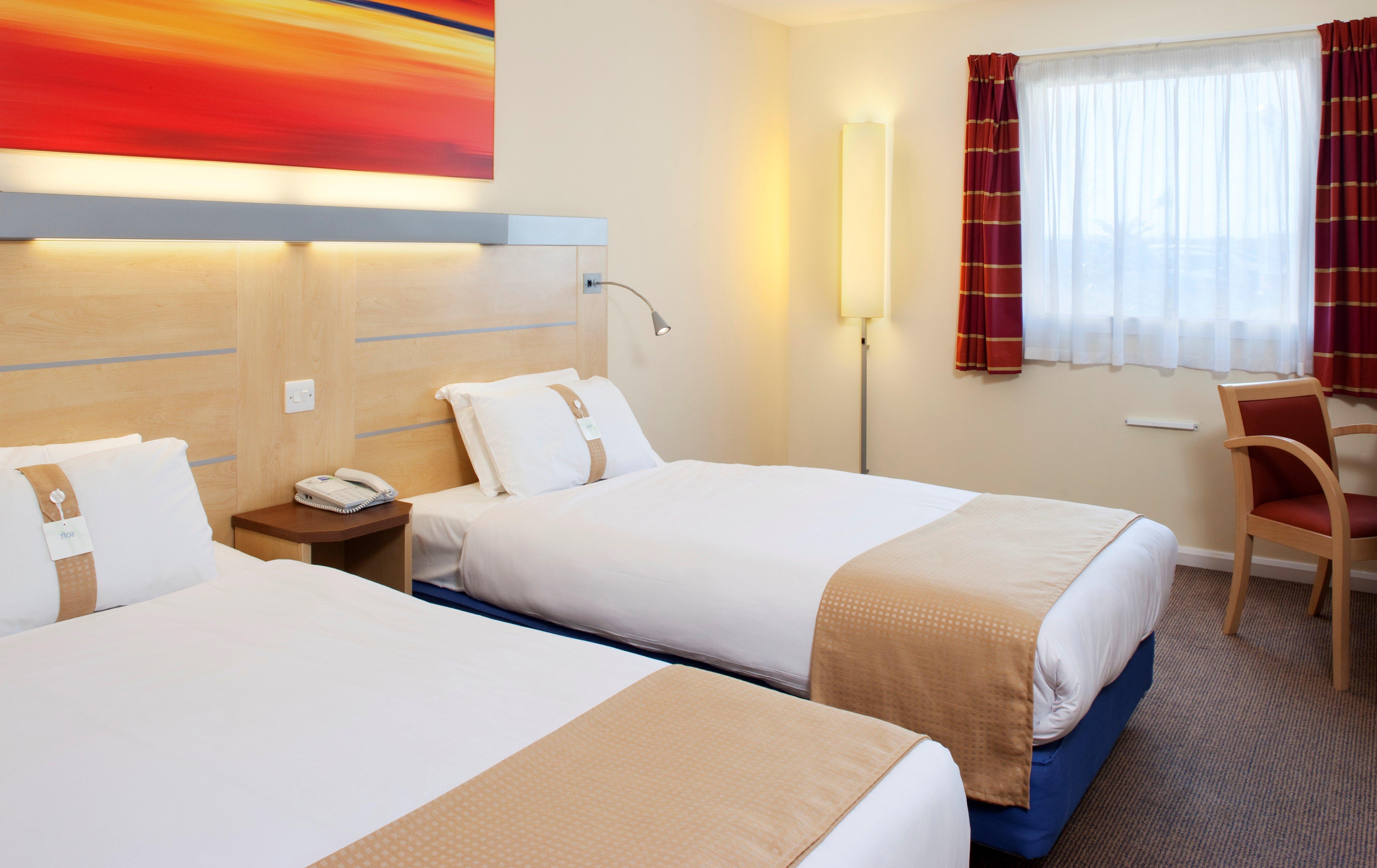 Holiday Inn Express Cardiff Airport, An Ihg Hotel Buitenkant foto