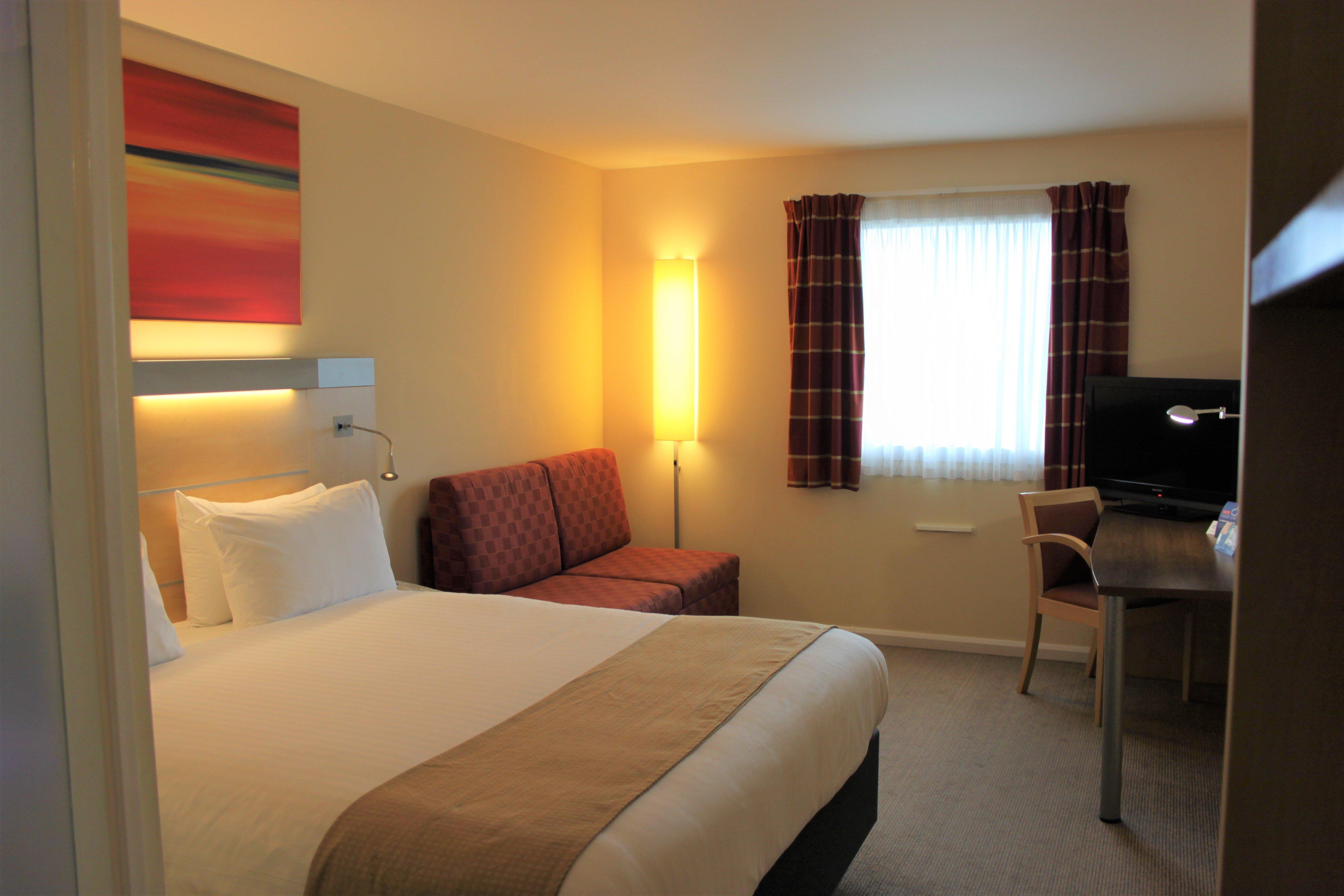 Holiday Inn Express Cardiff Airport, An Ihg Hotel Buitenkant foto