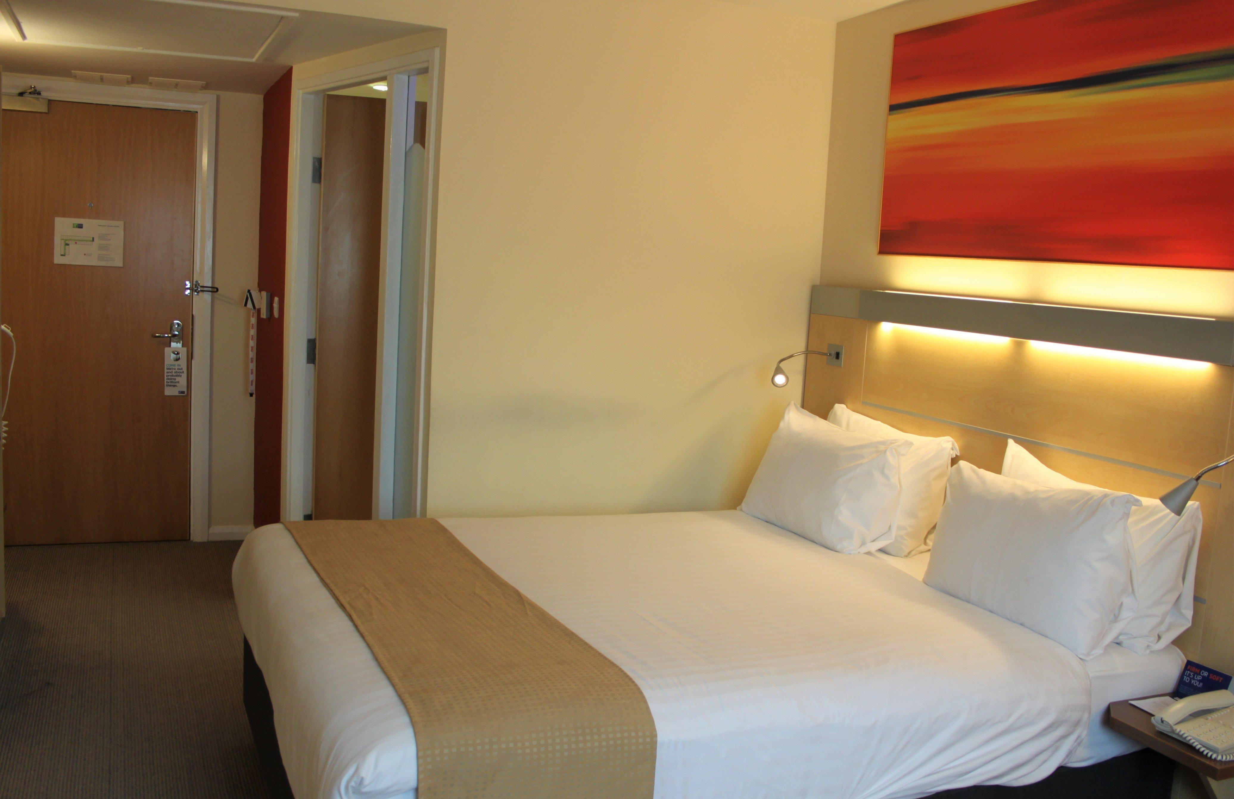 Holiday Inn Express Cardiff Airport, An Ihg Hotel Buitenkant foto