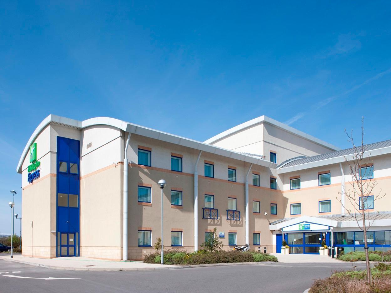 Holiday Inn Express Cardiff Airport, An Ihg Hotel Buitenkant foto