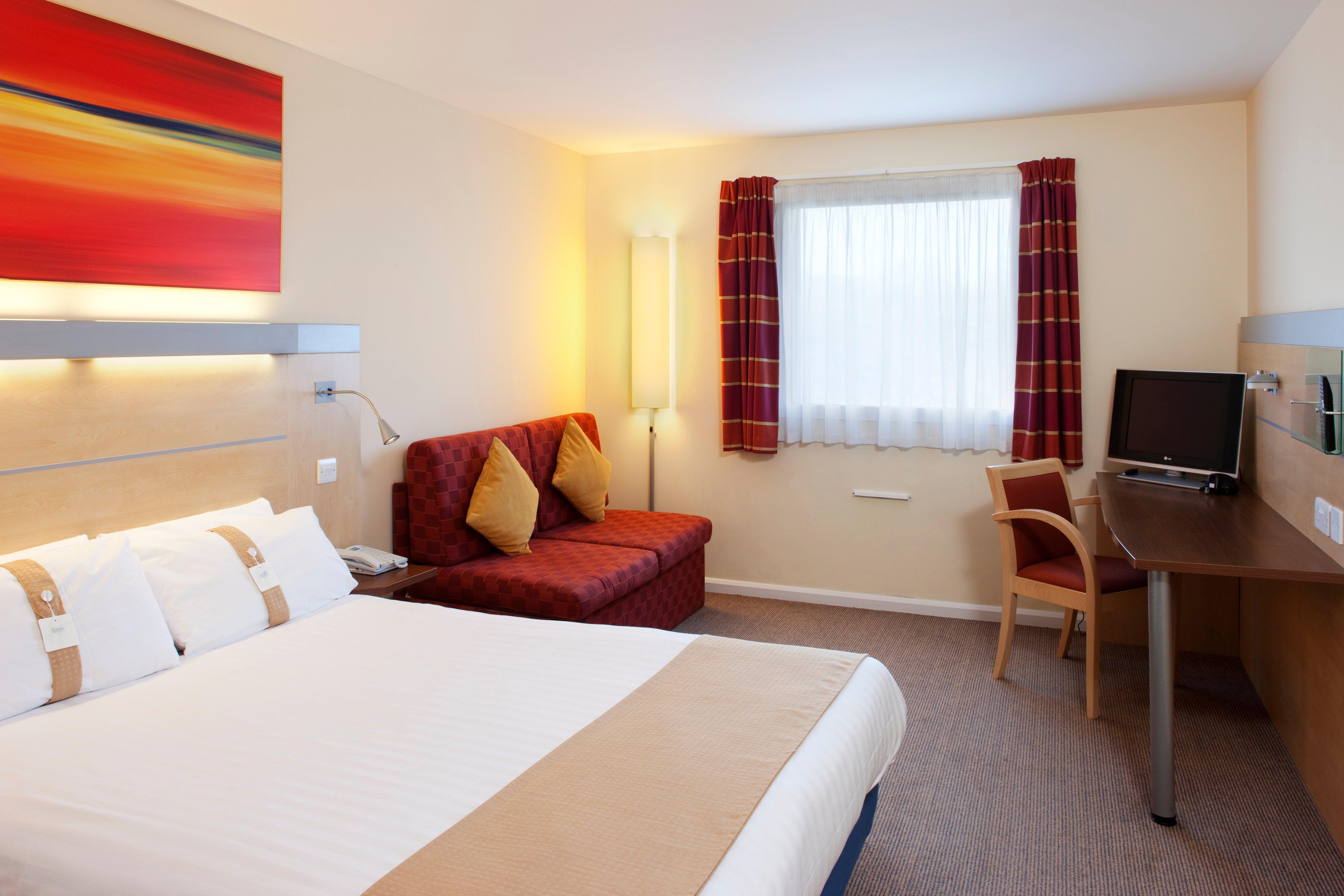 Holiday Inn Express Cardiff Airport, An Ihg Hotel Buitenkant foto