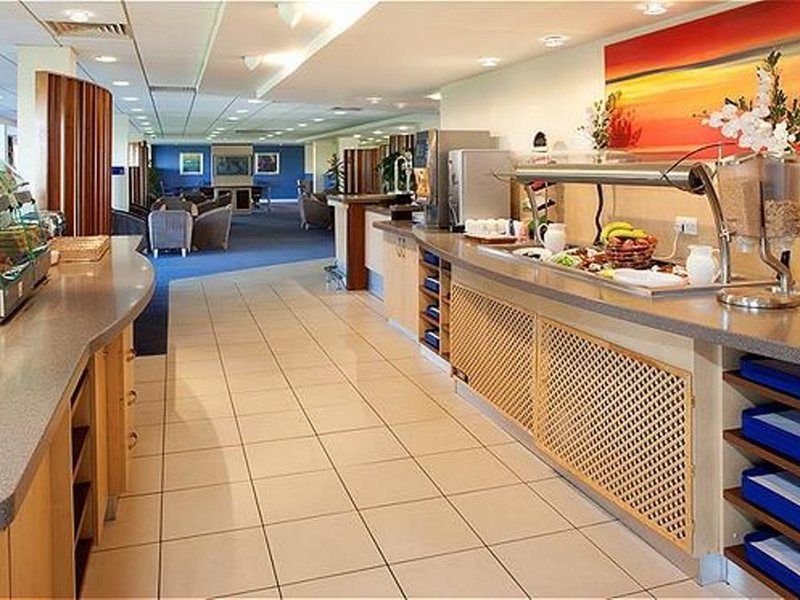 Holiday Inn Express Cardiff Airport, An Ihg Hotel Buitenkant foto